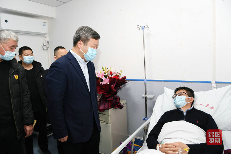 2022年2月26日，曹立軍看望慰問一線防疫病倒的醫(yī)務人員和督導高新區(qū)防疫工作3  張莉 攝.jpg