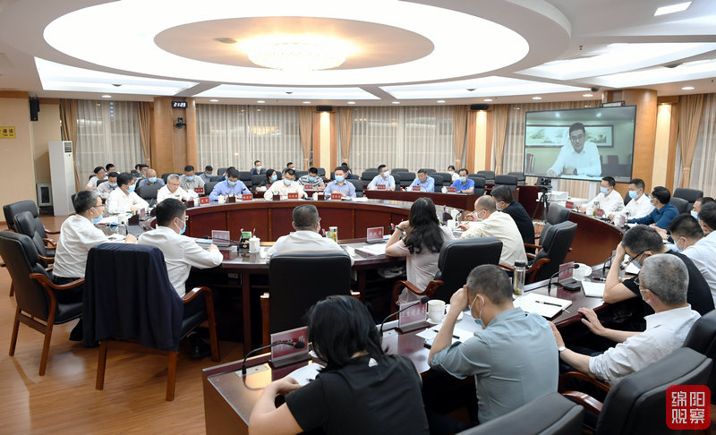 2022年5月25日，李云召開全市穩(wěn)住經(jīng)濟大盤視頻會  張莉  攝.jpg