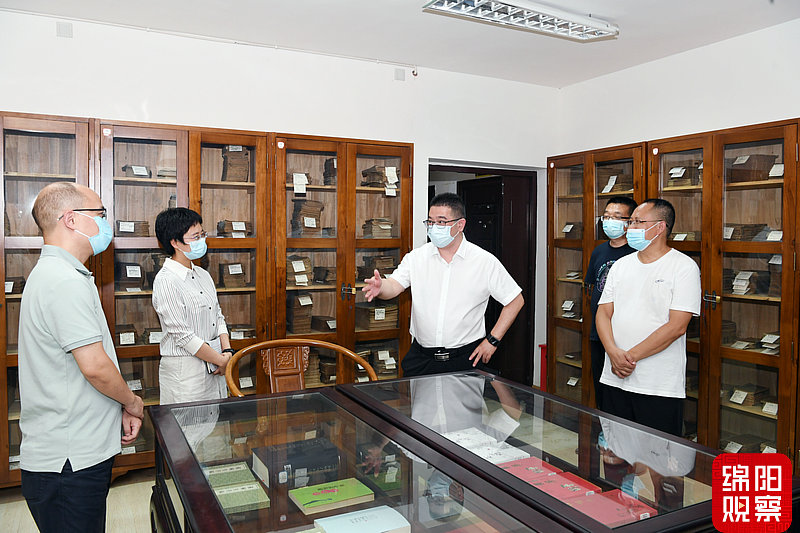 2022年8月11日，李云調(diào)研解決群眾反映熱點(diǎn)難點(diǎn)問題(圖書館擴(kuò)建)3 張莉 攝.jpg