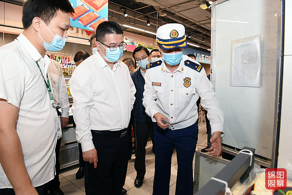 2022年9月28日，李云檢查節(jié)前安全生產(chǎn)、疫情防控、市場供應(yīng)4  張莉 攝.jpg