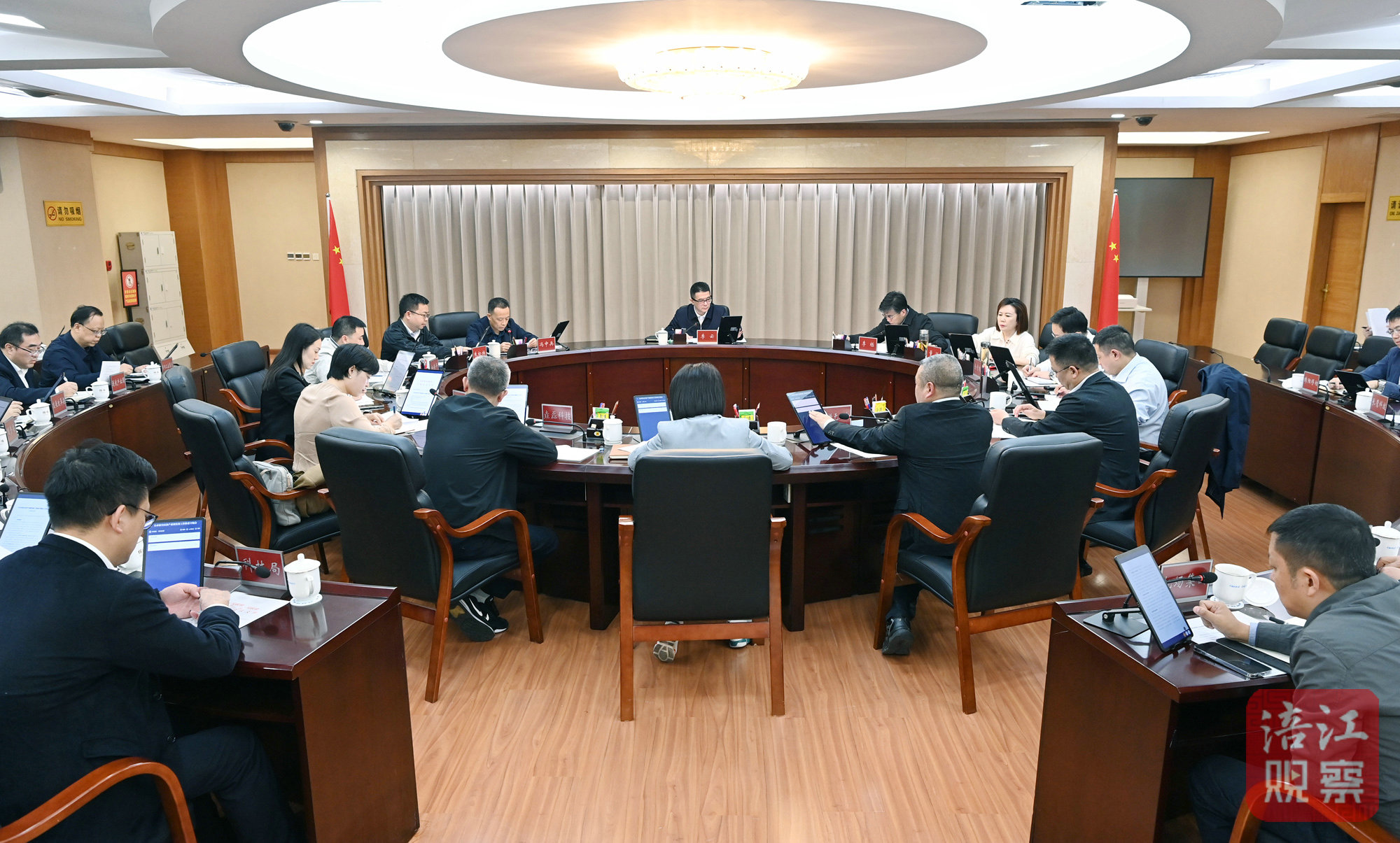 2024年10月14日，李云召開全市低空經(jīng)濟產(chǎn)業(yè)鏈發(fā)展工作推進會  張莉 攝.jpg