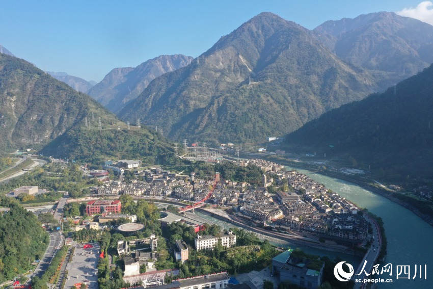 航拍映秀鎮(zhèn)。人民網(wǎng)記者 王洪江攝.jpg