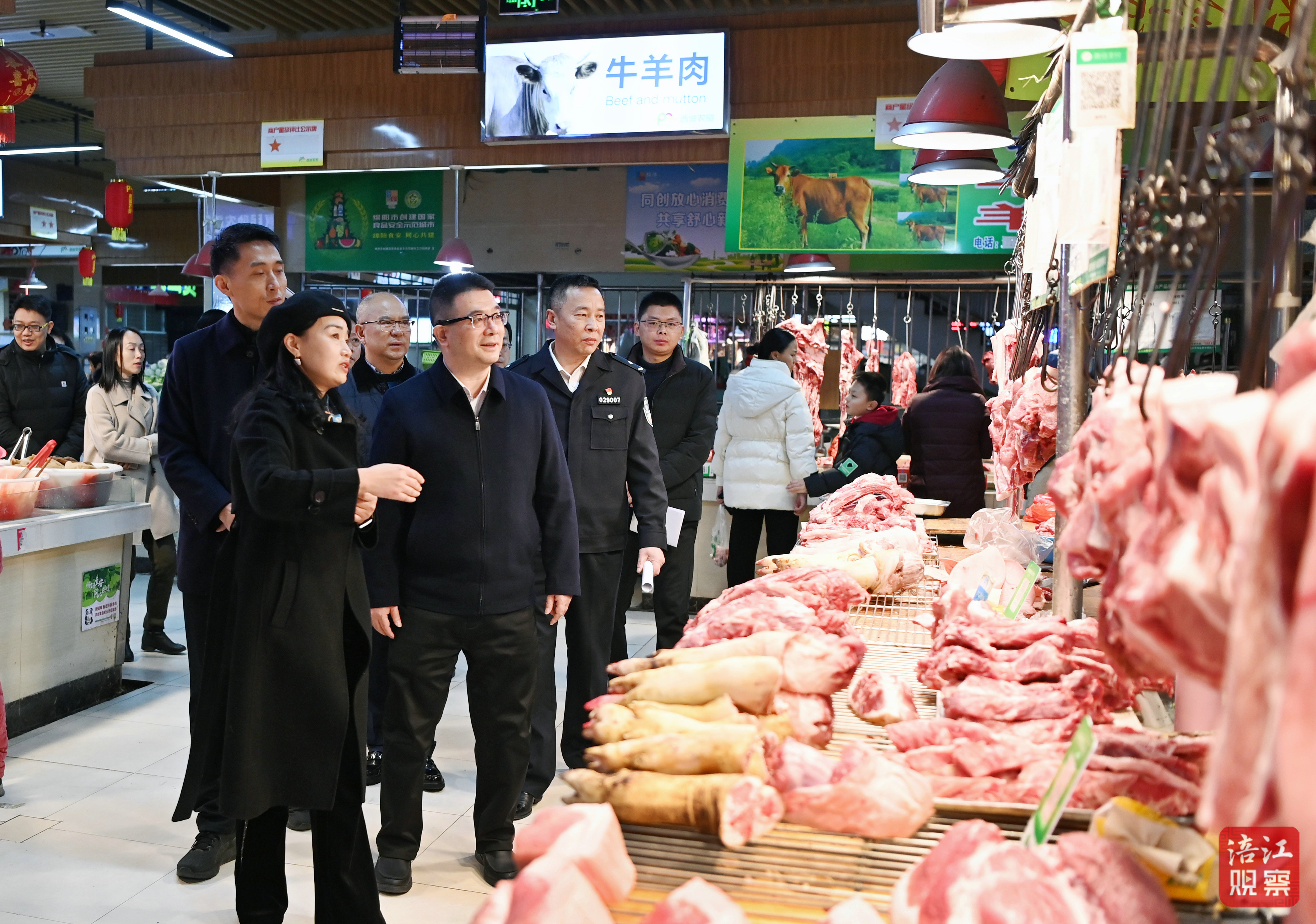 2025年1月27日，李云檢查節(jié)日供應(yīng)、安全穩(wěn)定工作‘，慰問一線職工8  張莉 攝.jpg