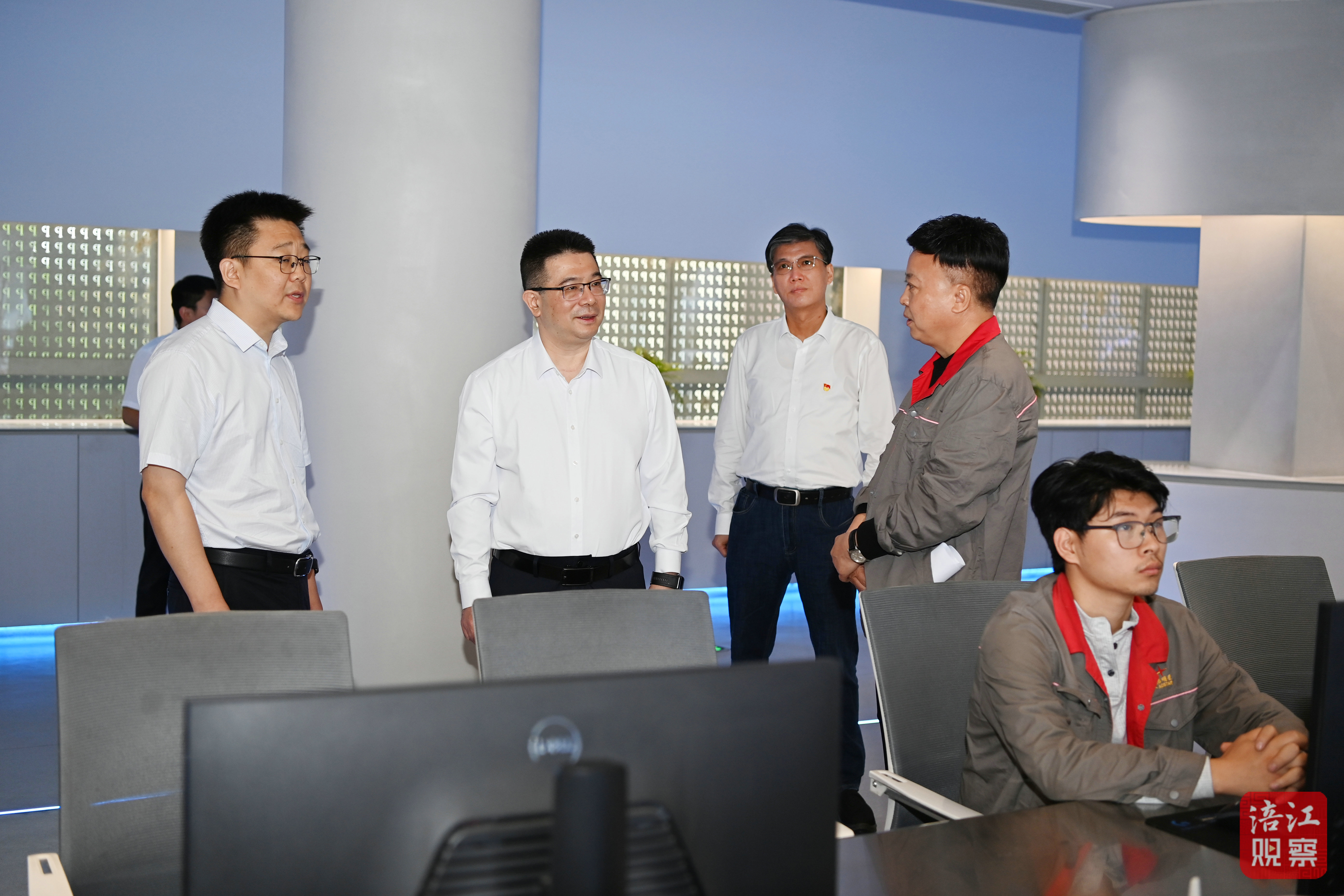 2025年5月30日，李云督導(dǎo)檢查安全生產(chǎn)、防汛抗旱和地災(zāi)防治工作2（啟明星磷化工）  張莉 攝.jpg